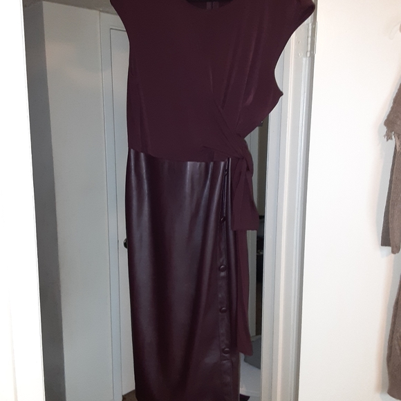 Dress - Picture 3 of 3